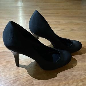 Adorable black heels